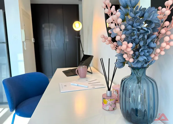 Cozy Marina & Sea View Apt In Bay Central Tower With Modern Gym & Pool, Steps To Beach & Metro