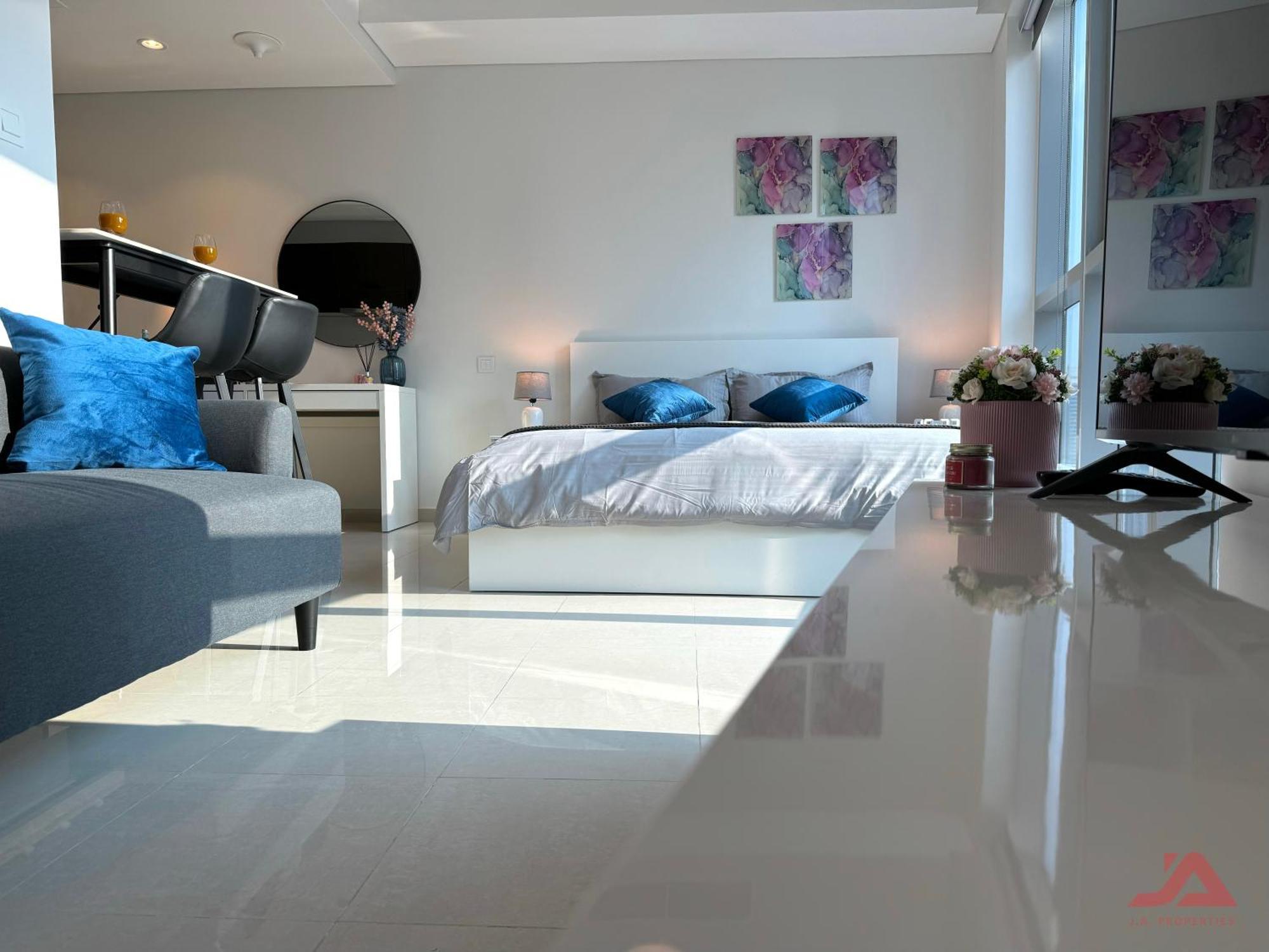 Cozy Marina & Sea View In Bay Tower With Modern Gym & Pool, Steps To & Metro Apartment