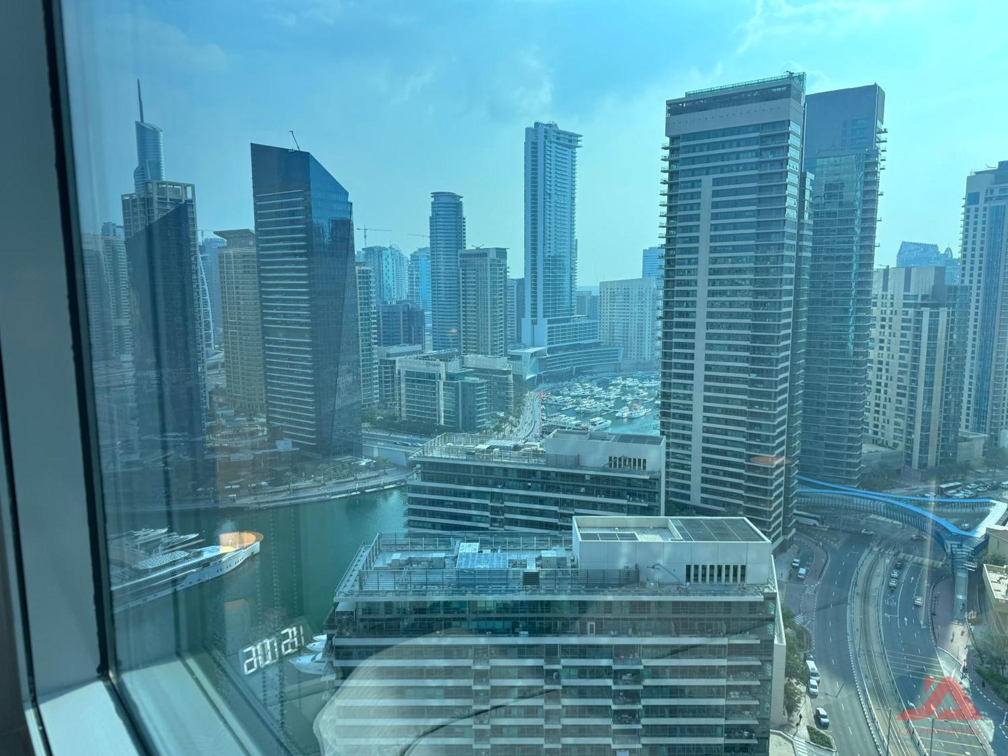 Cozy Marina & Sea View In Bay Tower With Modern Gym & Pool, Steps To & Metro Apartment Dubai