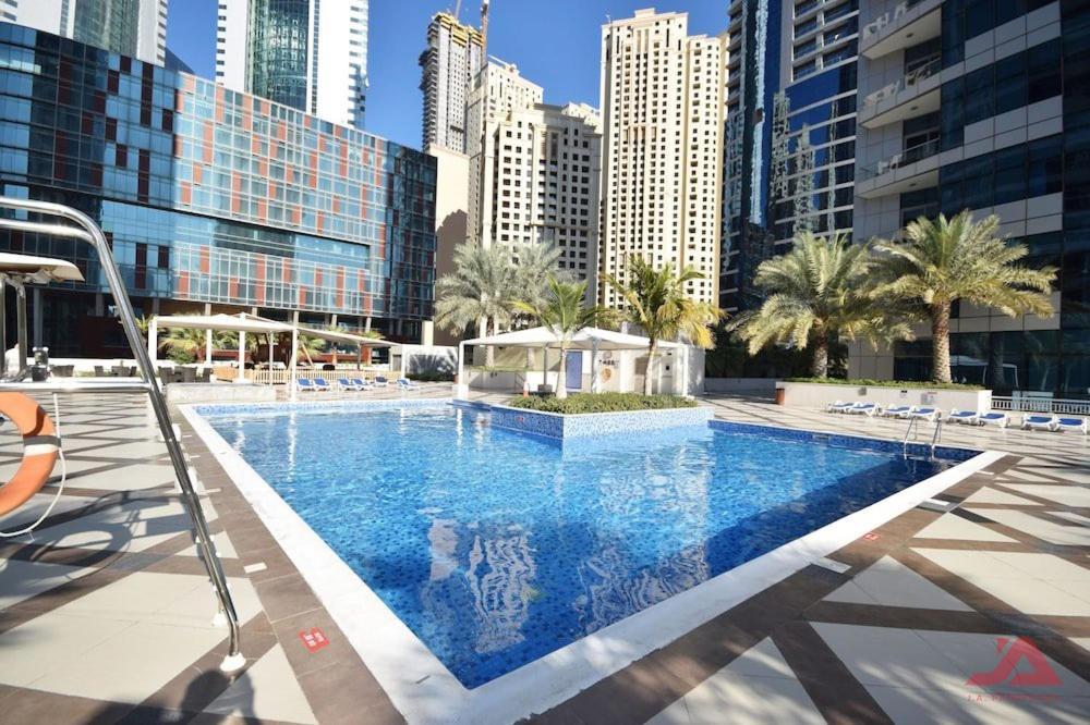 Cozy Marina & Sea View In Bay Tower With Modern Gym & Pool, Steps To & Metro * Dubai