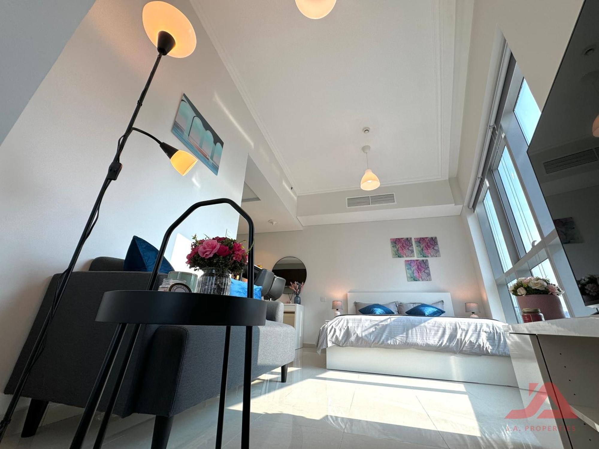 Cozy Marina & Sea View In Bay Tower With Modern Gym & Pool, Steps To & Metro Apartment